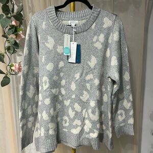 Market & Spruce Gray and White Leopard Sweater